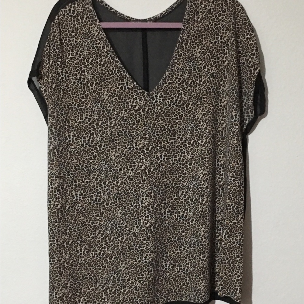 V neck leopard shirt